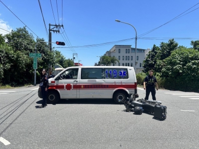 救護車與普重機路口車禍｜吉安警即時處置
