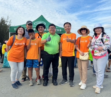 嘉義長庚百人齊聚布袋好美里淨灘植樹  用行動實踐ESG精神守護海岸環境