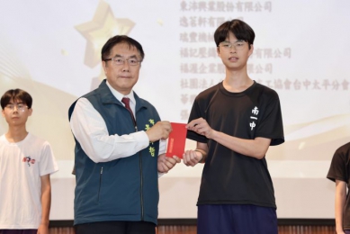 台灣武廟志工協會頒發114年度獎助學金 鼓勵學子勇敢逐夢