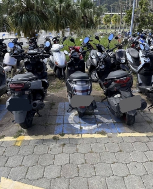 臺東火車站身障專用車格遭占用｜逾60名騎士挨罰