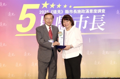 「五星市長」背後有五星市民！嘉義市長黃敏惠一日雙國、飛越2972公里 接受遠見獎項肯定！
