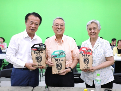 宏碁集團創辦人施振榮率團參訪嘉義文化景點 與縣府團隊交流數位科技發展〜