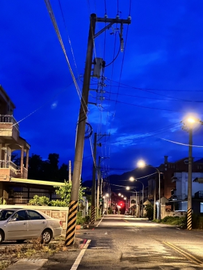 芮氏規模：6.4｜近期最大，6/11日晚上7時，臺灣東部海域顯著有感地震，地牛哀鳴、電杆歪了，民眾躲門而逃….！