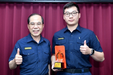 蔡耀丞尋獲失智迷途老翁    盧廷彰會報表揚豎指稱讚