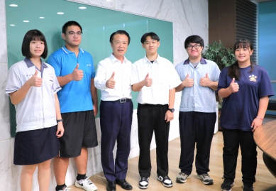 嘉義縣莊宇僑、陳柏呈、董晏鈞、莊凱丞及汪麗晴等5位優秀學子，榮獲2025年總統教育獎 與縣長有約分享生命故事〜