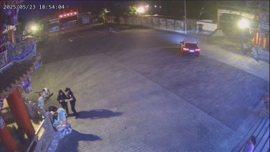 神明不保佑｜竊盜通緝犯躲在寺廟，看到警察躲躲閃閃，眼尖瑞穗警拘提到案！