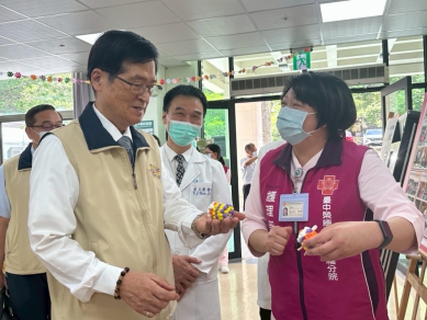 輔導會主委嚴德發視導灣橋分院慰問榮民(眷) 嘉義暨灣橋分院落實輔導會「金字塔計畫」