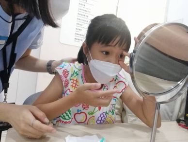 兒童視力不良且視差大 信賴眼科案例多 醫籲少用3C產品還要注意寫字姿勢