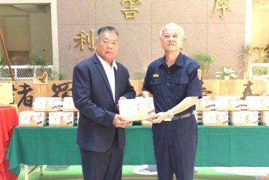 嘉義市警打詐有成! 昇樺食品董事長吳裕田贈滴雞精加油打氣!