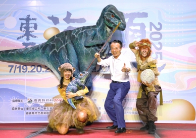 「2025東石海之夏」7/19精彩登場 縣長翁章梁等人宣傳「小孩放電，大人吶喊」活動特色 搶先品嘗特色美食！