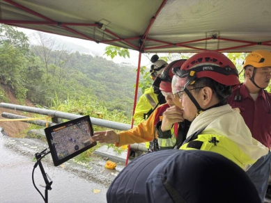 高雄5口墜谷開挖救援發現浮腫的腳掌及髖骨