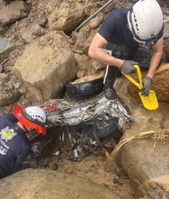 高雄山區大雨下不停南橫五口墜谷搜救任務暫停
