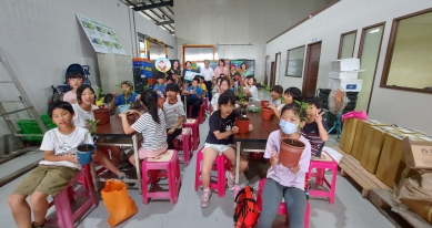 福德國小「夏日樂學英語班」學習場域，移至台盛農場。（照片福德提供）