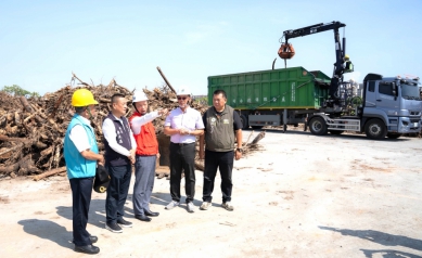 民間企業盈松、鼎泰及嘉佑環保公司 主動協助嘉義縣風災殘枝樹幹去化處理 縣長翁章梁致贈感謝狀 代表縣民表達衷心謝忱！