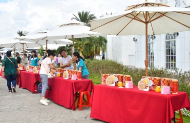 「國產龍眼蜂蜜品質評鑑和農特產品展售會」今日彰化登場。（照片縣府提供）