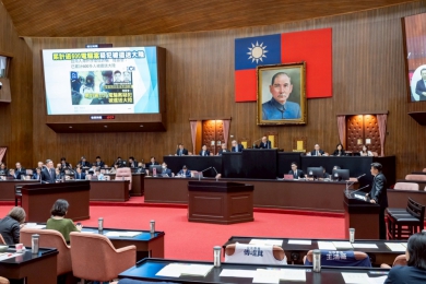 再創新高、倍數成長｜114年上半發生90000件詐騙案騙走48000000000元，行政院長卓榮泰坦承對打詐成果不滿意，台灣已淪為詐騙之島！