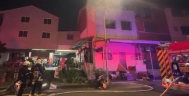 高雄清晨住宅火警1家4口逃頂樓驚險獲救送醫無大礙