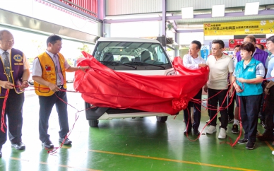 玉山獅子會捐贈嘉義縣和興國小全新9人座校車 讓球隊移地訓練更安全！