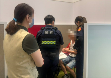 老翁執意匯二百六十萬元    警方勸說阻卻保住辛苦錢