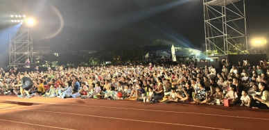 社頭運動公園草地，﹁李靜芳歌仔戲團﹂演出﹁虎姑婆‧護孤婆﹂。（照片縣府提供）