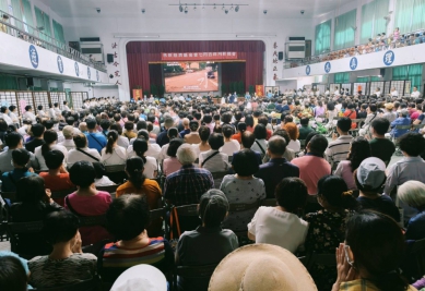 員林區「七月吉祥月祈福會」,員林高中禮堂登場。(照片慈濟提供)