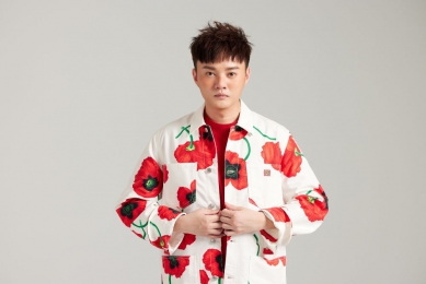 2025澎湖追風音樂燈光節8/29、8/30璀璨登場！  8月29日韓國天后孝琳、人氣夯團OZONE、樂團理想混蛋、王子邱勝翊與邱宇辰，一起為觀音亭點燃星光開場。  8月30日（六）將以「經典大舞台」為主題，邀請四位實力派台語歌手（金曲歌王許富凱＋唱功紮實的陳孟賢＋李子森以真摯自然的台風和溫柔唱腔獲得廣大觀眾喜愛＋杜忻恬則憑著清亮純淨的音色與穩健現場實力）共演星光夜晚。輪番開唱 燈光藝術展演、百萬好禮打造最強秋日盛典