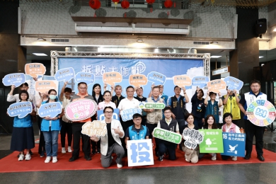 縣府邀集鄉親一起動手拆除違規廣告 可兌換好禮