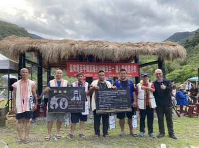 個個都是鑽木取火的好手｜延平武陵45名布農獵人獲頒狩獵證，其中有4名女獵人，突破傳統框架。