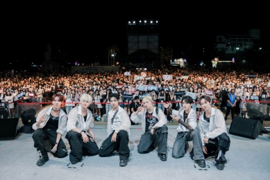 澎湖追風音樂燈光節「心動告白夜」開唱！SEVENTOEIGHT魅力登台、派偉俊、邱鋒澤、婁峻碩、黃偉晉、賴晏駒輪番上陣燃爆全場  澎湖追風音樂燈光節尚有三場音樂演出將陸續登場，包括由TRASH、麋先生、芒果醬等人氣樂團帶來的搖滾之夜，金曲天團ENERGY、冰球樂團、動感天后溫嵐的熱力開唱，以及KIRE、玖壹壹、滅火器等精彩卡司輪番上陣。歡迎全台粉絲相約來澎湖，與我們一起追風、賞海、看演唱會，留下最Chill的夏末夜晚回憶！