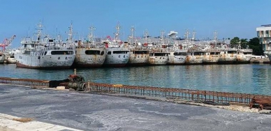 漁業署收購逾百艘老舊遠洋漁船待報廢拆解塞爆高雄3大漁港