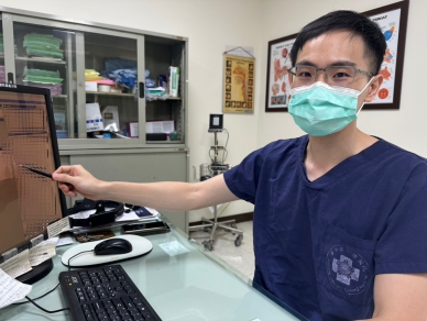 喉嚨卡卡、吞嚥困難  小心扁桃腺結石找上門  嘉榮耳鼻喉科醫師施凱翔提醒：小症狀也不可忽視