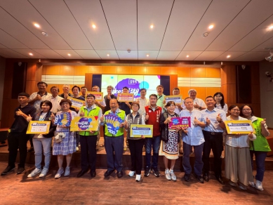 陳光復出席「2025冬遊澎湖消費券」記者會  全力拚冬季觀光、帶動地方經濟 活動期間，龍門閉鎖陣地、生活博物館、西嶼彈藥本庫、金龜頭砲台、洪根深美術館、開拓館、海洋資源館、第一賓館、小門地質館九大文化場館，將全面免費開放，並提供「澎湖好行」北環、湖西、澎南3路線及公車免費搭乘，讓遊客以更輕鬆的方式暢遊各大景點。此外，此次活動特別搭配「刮刮樂抽獎」，來澎湖玩就有機會把驚喜好禮帶回家。