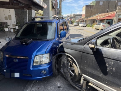 70歲駕駛｜突然暴衝，光復鬧區連環撞，無意識昏迷送醫！