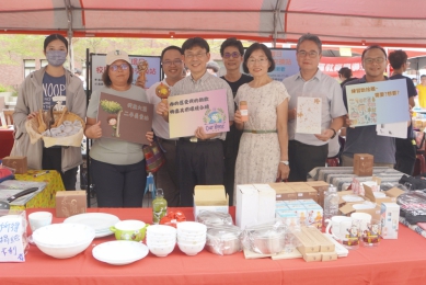 大葉「二手市集」，獲校長、副校長、主任的大力支持。（照片大葉提供） 　