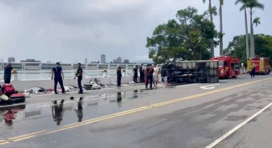 澄清湖驚險車禍自小貨車衝撞搭機車的祖孫三代釀2死2傷