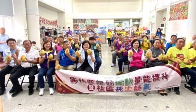 2萬5千顆文旦送雲林長青食堂及關懷據點 縣長張麗善與長輩們提前歡慶中秋！