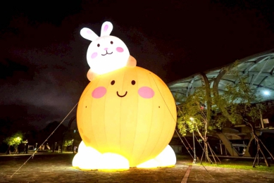 中秋節連假遊宜蘭冬山鄉「月亮什麼冬冬」…11公尺超萌大月亮與柚子三兄弟成了療癒打卡景點