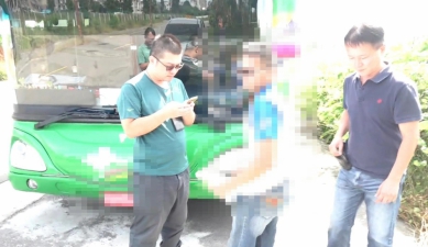 遊覽車司機染毒擁槍    偵五隊飛象過河查獲