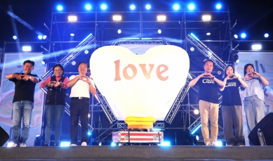 中秋連假「2025東石海之夏」熱鬧登場 縣長翁章梁點燈為花蓮災區祈福