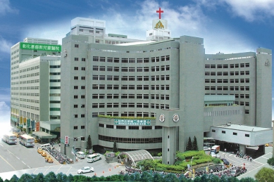 少年騎車自摔，脾臟碎裂，經彰基整合創傷團隊搶救保住性命。（照片彰基提供）