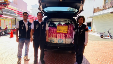 500個便當｜玉里協天宮專程送達光復災區，感謝鏟泥超人中秋節救災不打烊！