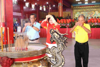 114年全國運動會10/18在雲林盛大登場 縣長張麗善率團隊上香六房媽 祈求全運會賽事平安順利！