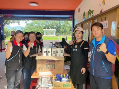一杯接一杯｜一送500杯，飲料業者送進光復災區，是飲料更是愛心、關心！