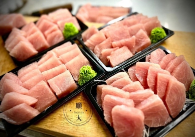 2025新港黑潮旗魚季｜千人辦桌金曲宴，即將於 11/15日在成功鎮海濱公園舉辦，4000元/桌/10人，請上《順大新港黑潮海鮮餐廳》臉書訂位！