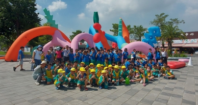 戶外教學，福德師生參觀台灣設計展彰南展區。（照片福德提供）