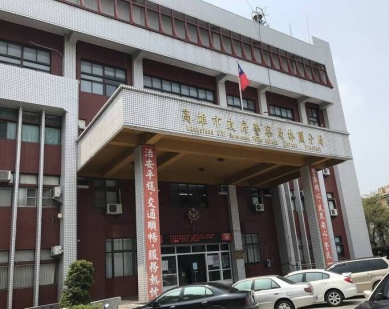 女子高雄捷運一路被尾隨遭偷拍急抓路人求救