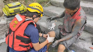 第一時間奔赴花蓮堰塞湖災區　嘉基急診醫師黃漢群與特搜隊並肩救援  黃漢群:在急診搶的是時間、在災區搶的是希望