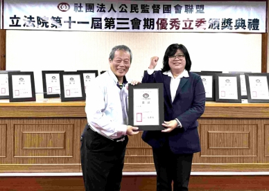 嘉義市立委王美惠榮登三冠王！ 七度獲公督盟評選優秀立委 再獲口袋國會雙肯定殊榮