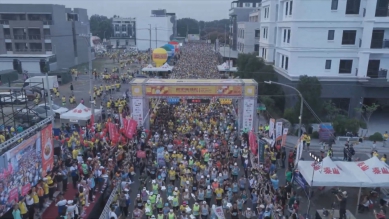 「田中馬」17000名跑者今早晨曦中登場。(照片縣府提供)