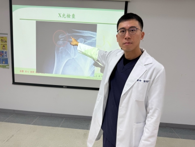 台中設計師肩痛竟是「鈣化性肌腱炎」　三週震波治療擺脫舉手難